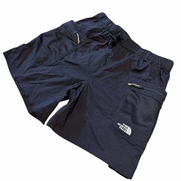 ❤️The North Face Men's Black Shorts - Picture 2 of 6